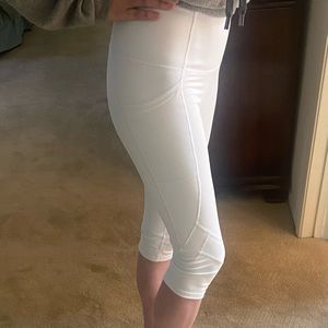 !Body White Yoga Capri Pants with Pockets. High waste with stretch waist